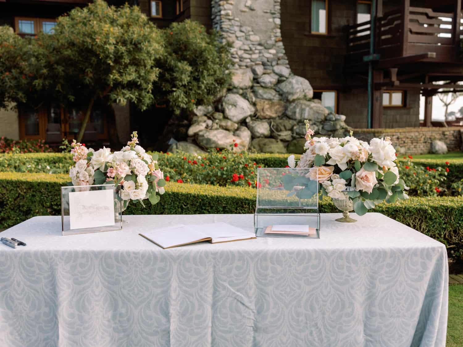 Elegant outdoor event table with floral arrangements for a stylish soirée.